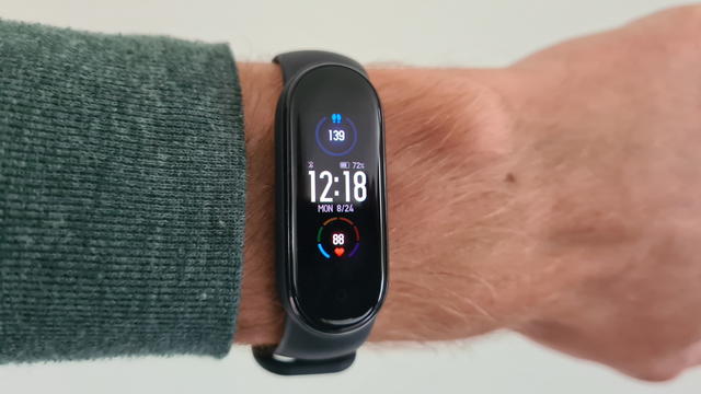 fitbit band 5
